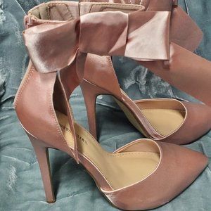Pink Satin Bow Pumps...size 9.5